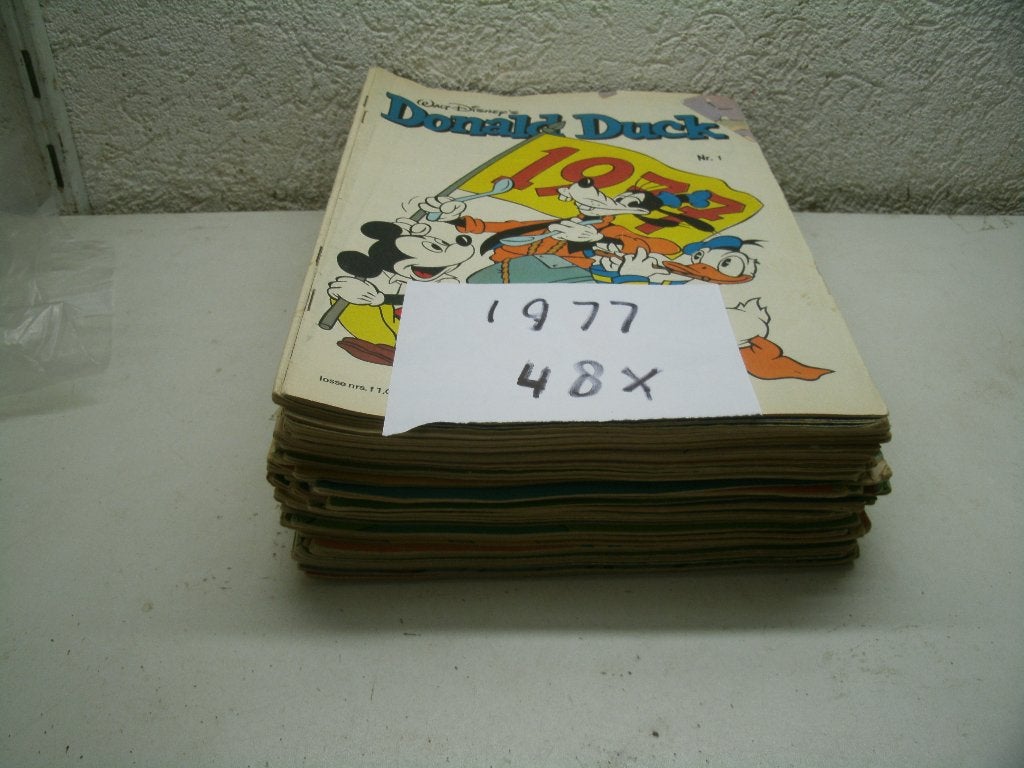 donald 1  1977  48 stuks  7,00, Meerdere stripboeken, Ophalen of Verzenden, Gelezen