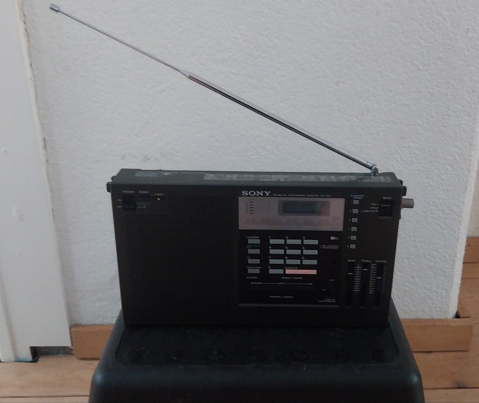 Sony ICF-2001 FM Synthesized Receiver Wereldontvanger, Ophalen of Verzenden, Zo goed als nieuw, Wereldontvanger