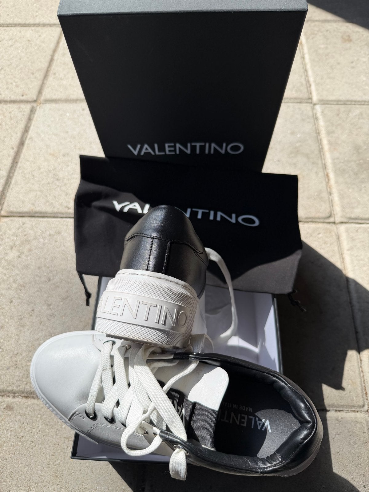 Valentino kalfsleren sneakers - Wit/Zwart - Maat 39, Verzenden, Zo goed als nieuw, Wit, Sneakers of Gympen