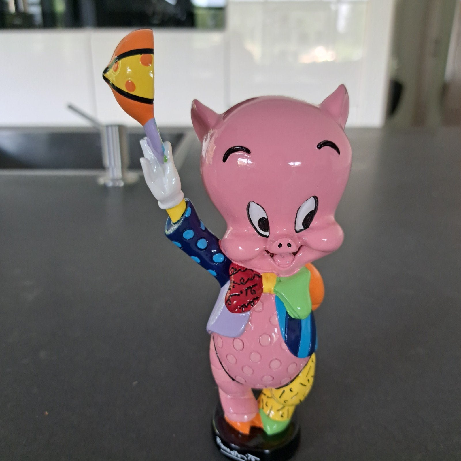 Romero Britto Looney Tunes Porky Pig, Ophalen of Verzenden, Overige figuren, Nieuw, Beeldje of Figuurtje
