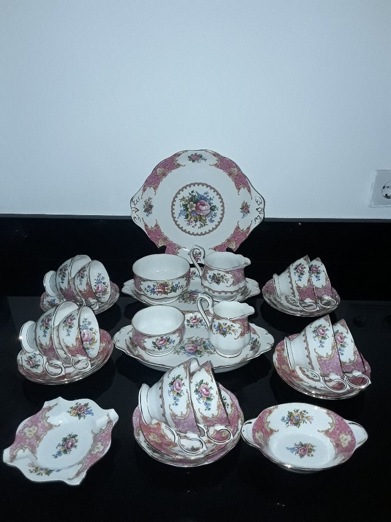 Royal albert Lady Carlyle, Antiek en Kunst, Antiek | Servies compleet, Verzenden