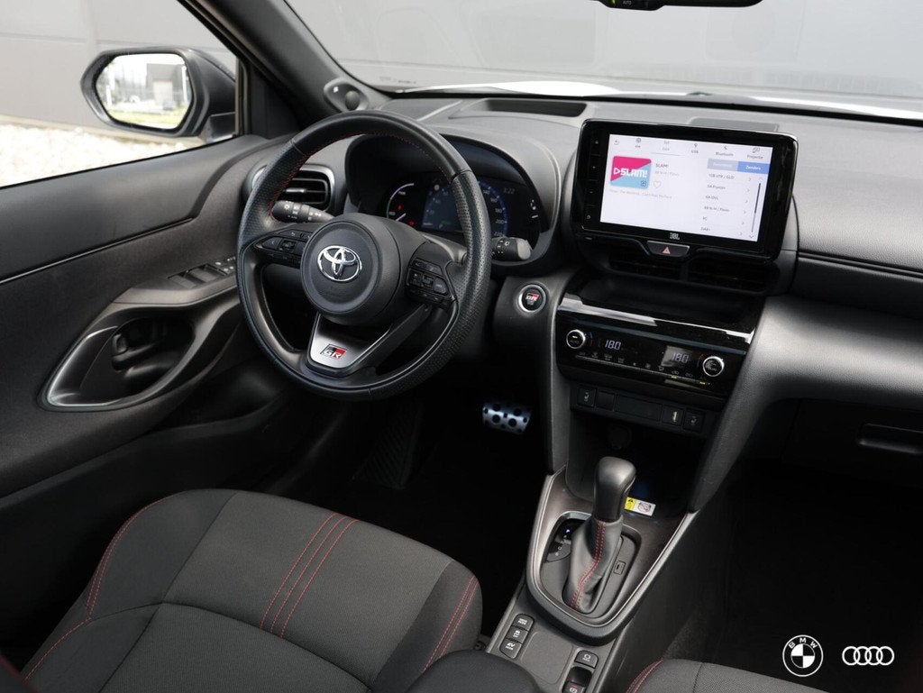 Toyota Yaris Cross 1.5 Hybrid GR / HUD / PANO / STOELVW / JB, Stof, Met garantie (alle), Wit, 1490 cc