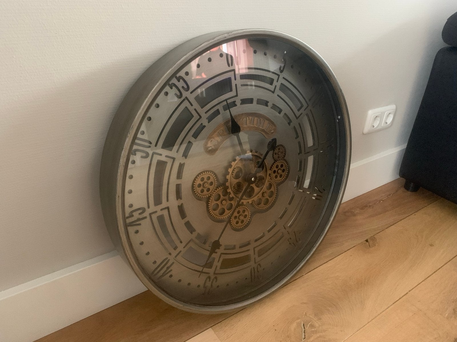 Industriële Wandklok met draaiend binnenwerk, Ophalen, Wandklok, Grijs, Zichtbaar uurwerk