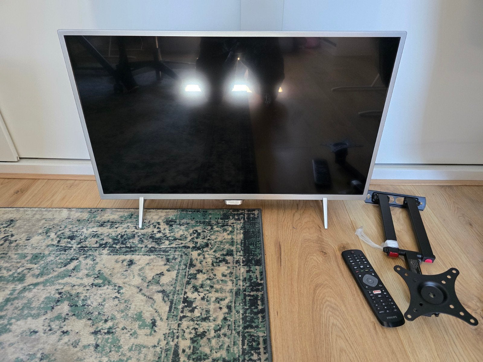 Philips 32" Ambilight led tv 32PFS6402/12 met muurbeugel, Philips, LED, 50 Hz, Ophalen of Verzenden