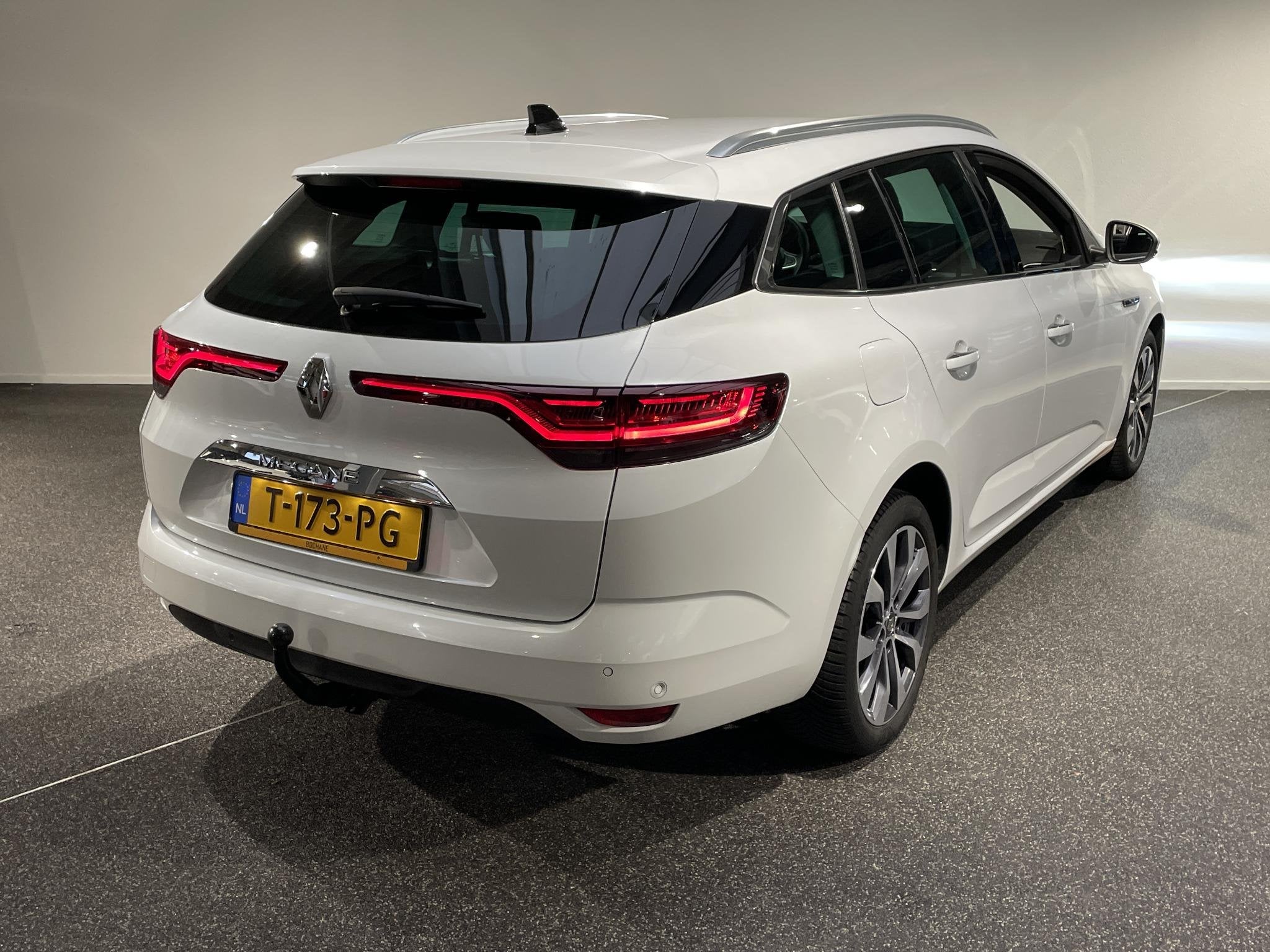Renault Mégane Estate 1.3 TCe 140 Techno | Automaat | Trekh, Stof, Gebruikt, 4 cilinders, Met garantie (alle)