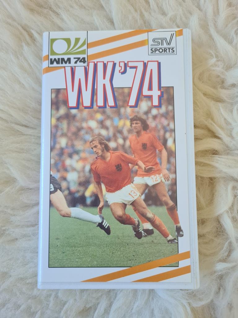 WK '74 VHS - Oranje in topvorm, maar..., Cd's en Dvd's, Alle leeftijden, Ophalen of Verzenden, Gebruikt, Overige genres