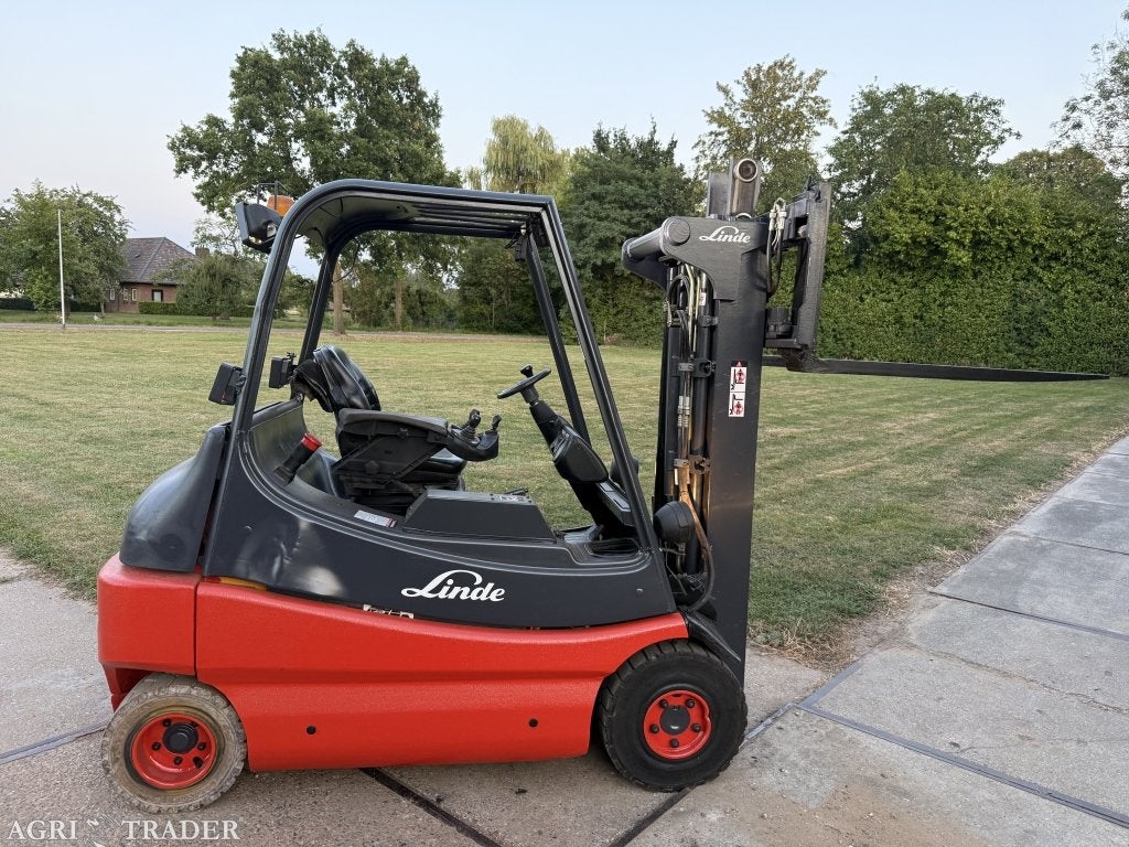 Linde E30/03 S triplex freelift Sideshift 3900uur BJ2009, Zakelijke goederen, Machines en Bouw | Heftrucks en Intern transport
