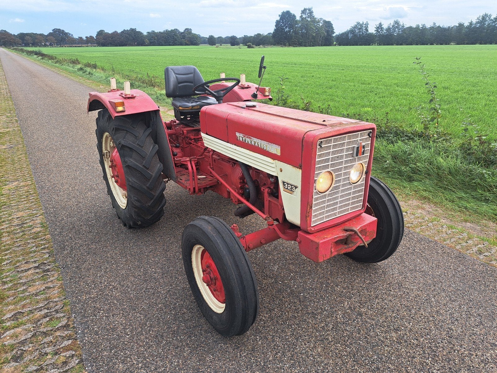 mccormick 323 tractor trekker agrarisch international mf ihc, Ophalen, Tot 2500, Oldtimer, McCormick