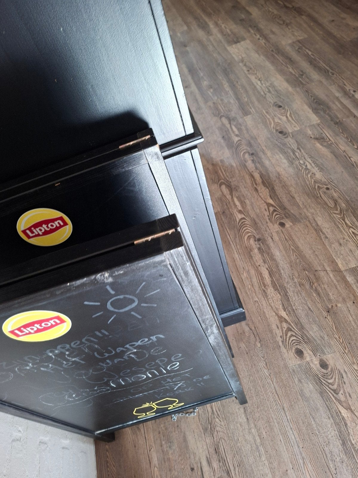 2 Zwart krijtbord / stoepbord met Lipton logo, Ophalen, Hout, Klassiek, Gebruikt