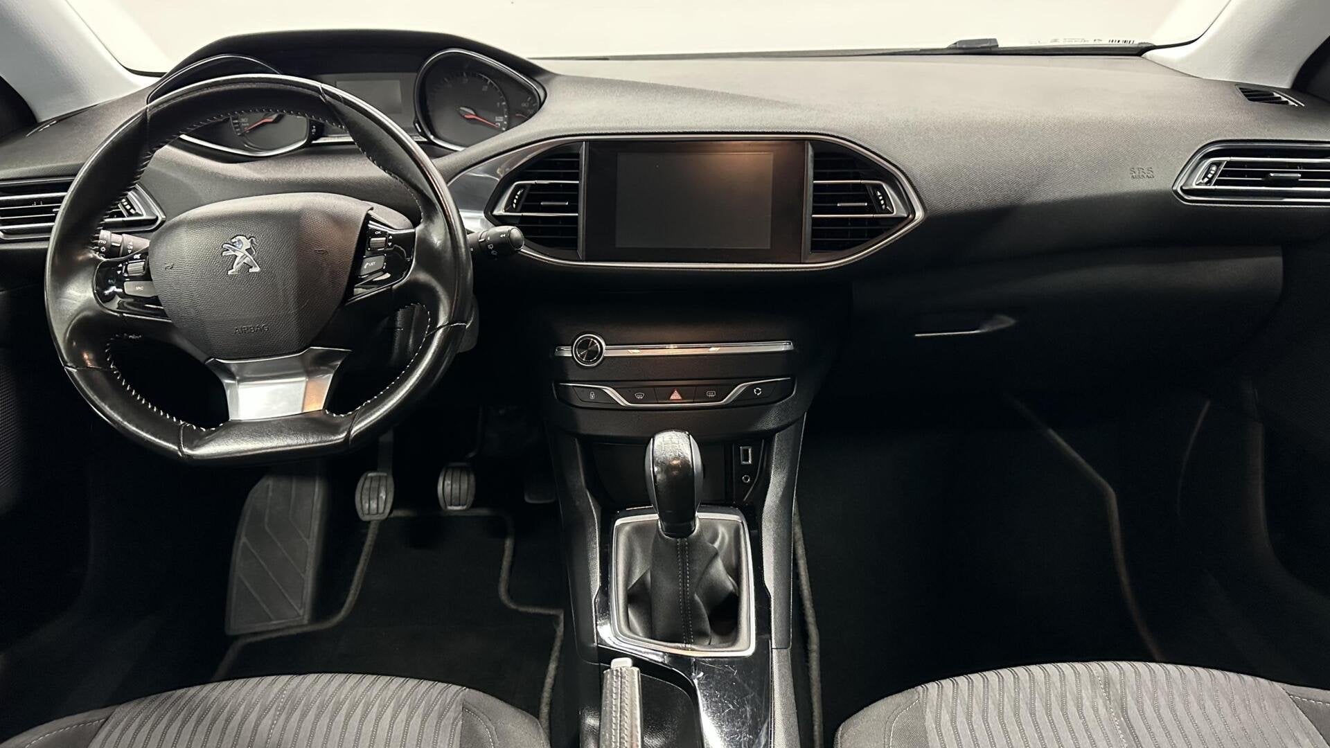 Peugeot 308 1.6 HDi Blue Lease Pack TREKHAAK NAVIGATIE LM CR, Voorwielaandrijving, Gebruikt, 4 cilinders, Met garantie (alle)