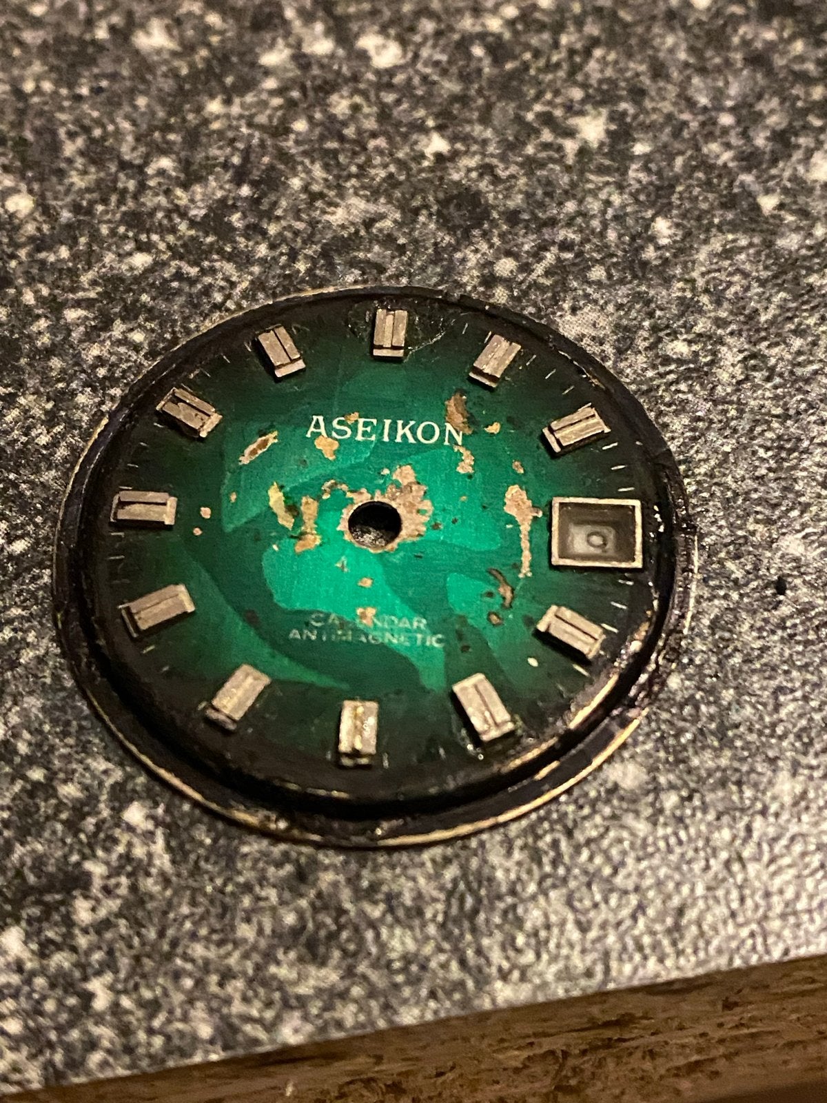 Gezocht: Aseikon Calendar Antimagnetic horloge (groen), Ophalen of Verzenden, Gebruikt, Polshorloge, Overige merken