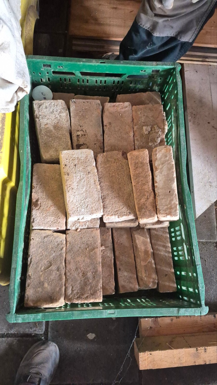 Ongeveer 90 gebruikte geeltjes, Ophalen, Gebruikt, Bakstenen