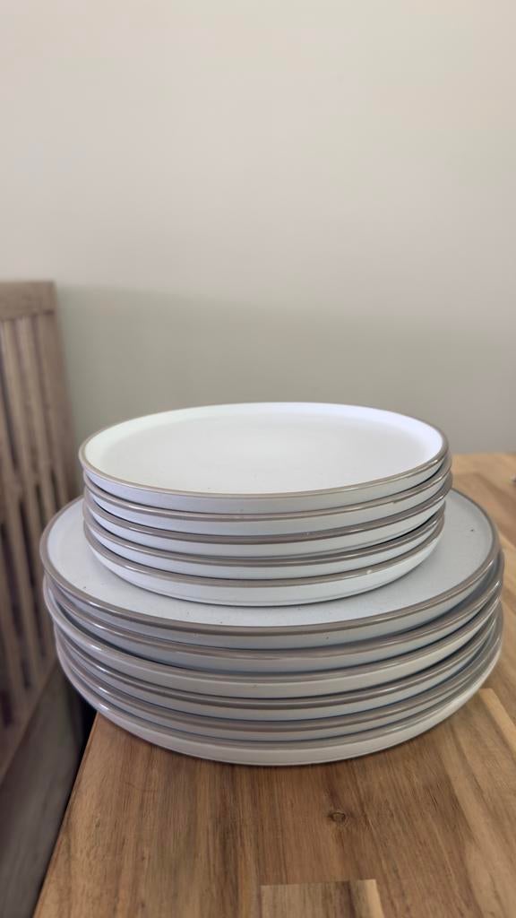 Taupe Dinnerware Plates, Ophalen, Zo goed als nieuw, Bord(en), Overige stijlen