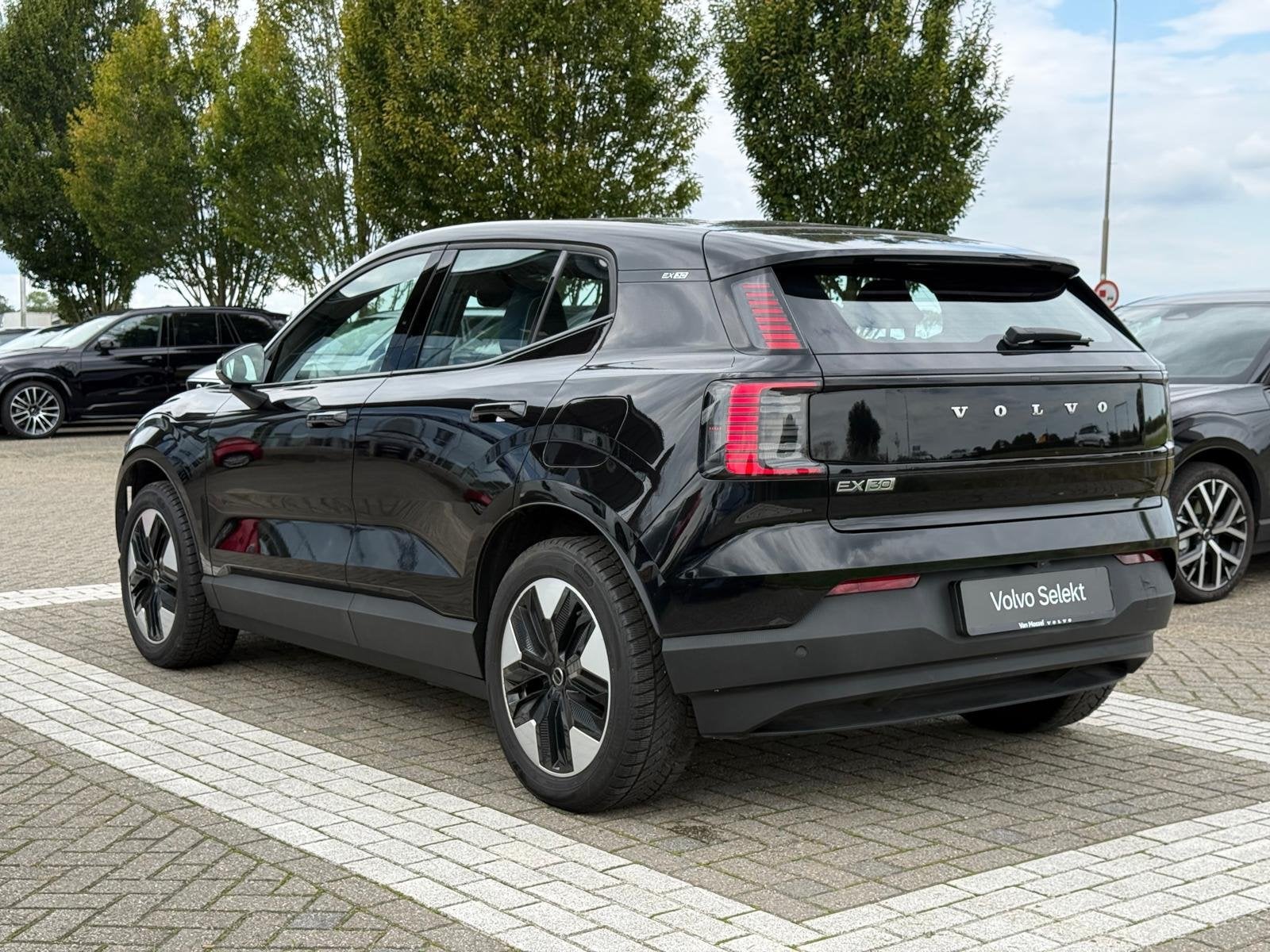Volvo EX30 Plus Extended Range | Harman / Kardon | Parkeerca, Auto's, Automaat, 12 maanden, Gebruikt, Zwart
