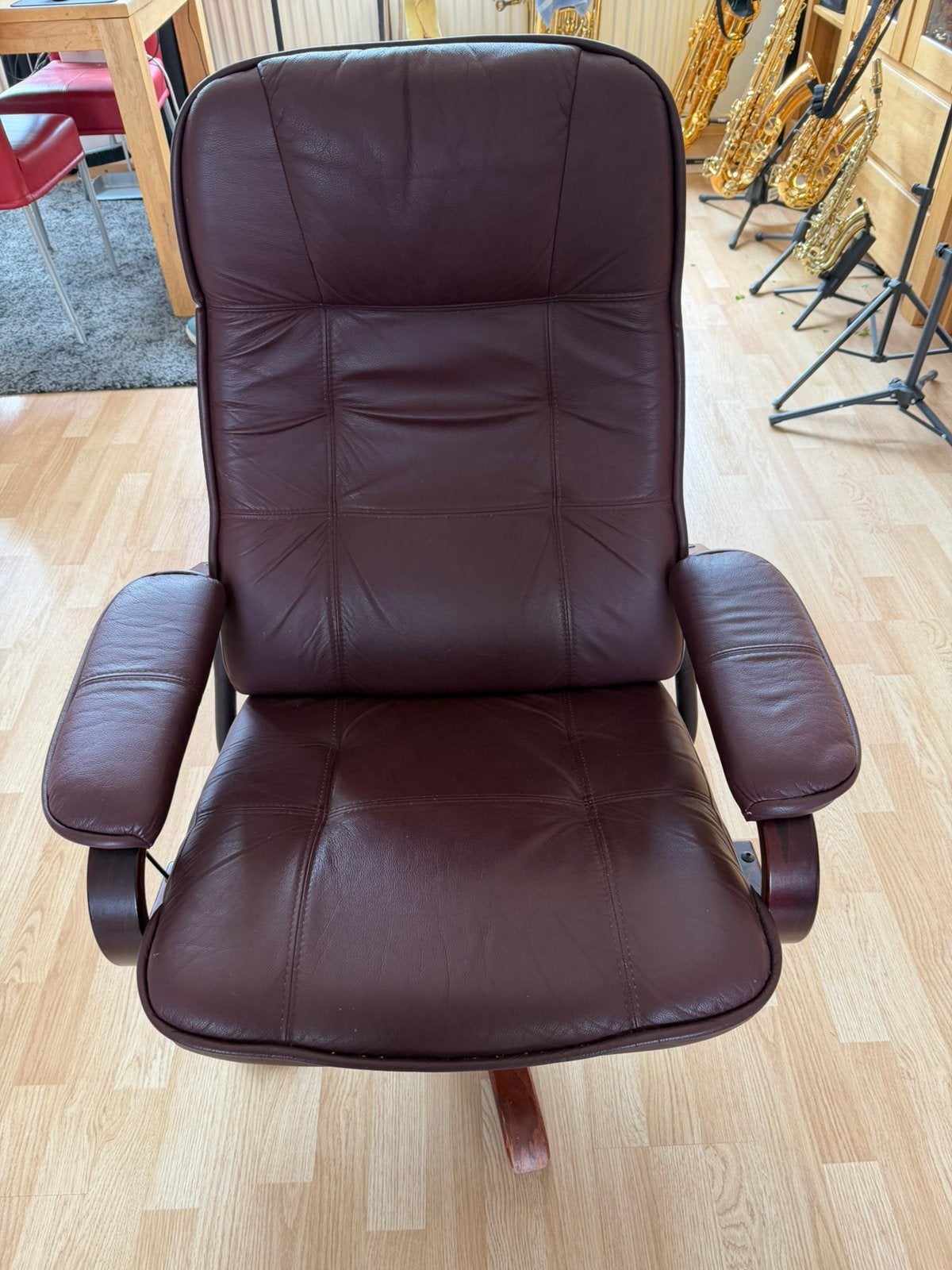 Draai fauteuil met kantel functie en hocker/ voeten bankje, Ophalen, Zo goed als nieuw, 75 tot 100 cm, 50 tot 75 cm