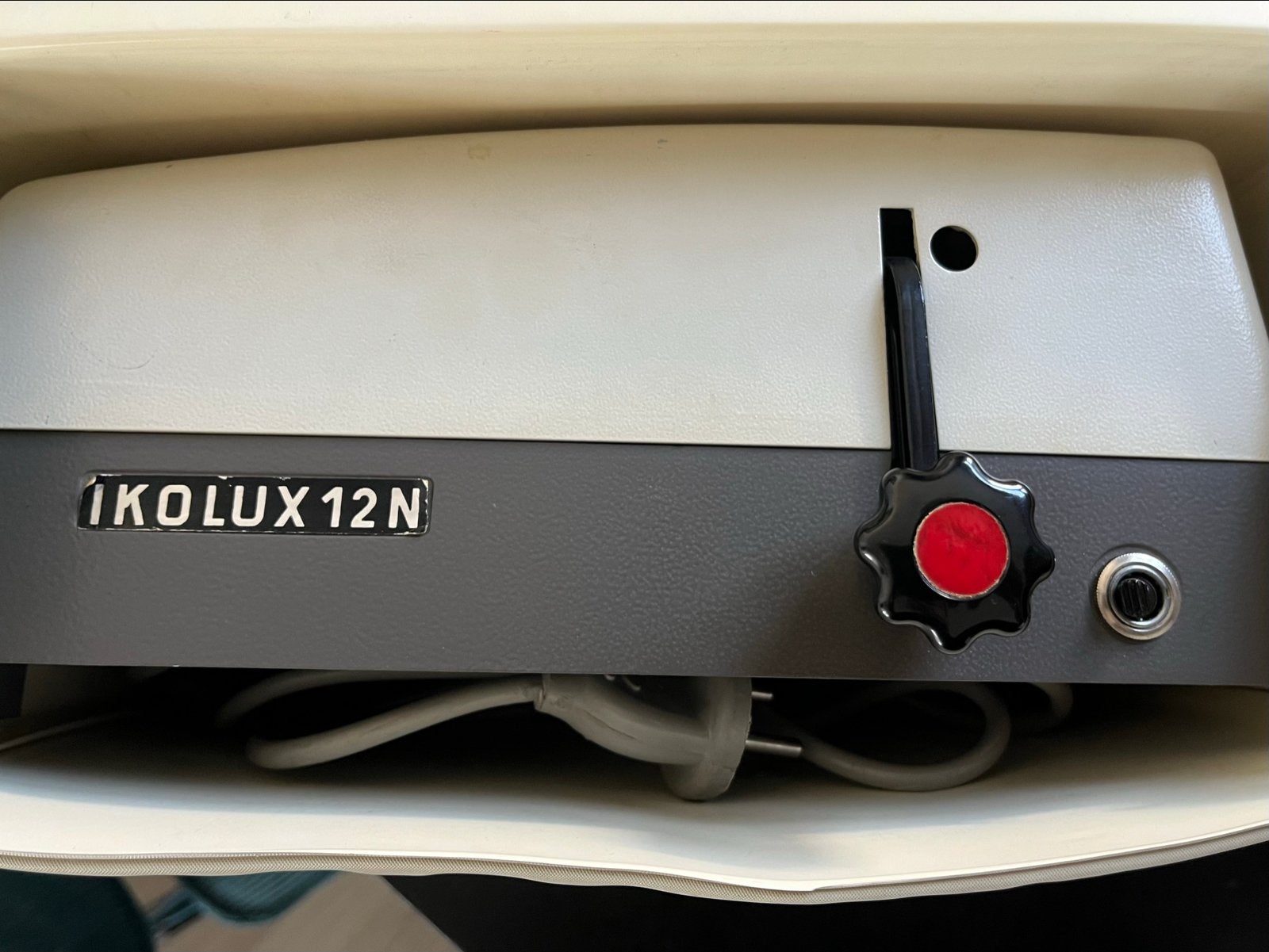 vintage Zeiss Ikon Ikolux 12 N diaprojector met Koffer, Ophalen of Verzenden, Gebruikt, Met scherm