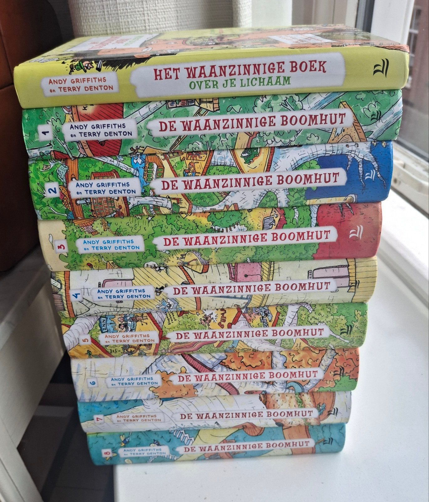 De Waanzinnige Boomhut serie +  Boek over je Lichaam, Boeken, Ophalen of Verzenden, Zo goed als nieuw