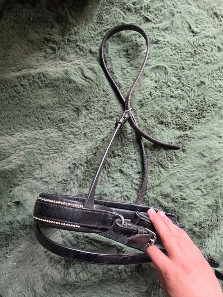 Bling full neusriem, Ophalen