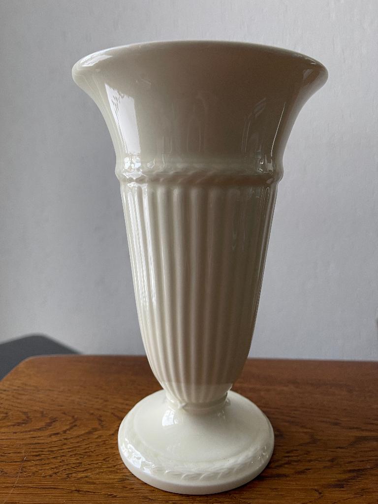 "Wedgwood Edme Plain" Vaas, Overige typen, Ophalen of Verzenden, Zo goed als nieuw, Overige stijlen
