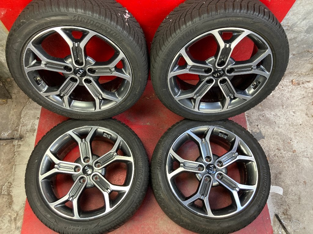 Winterbanden Kia Xceed 235/45R18 Bridgestone, 18 inch, Gebruikt, ., Banden en Velgen