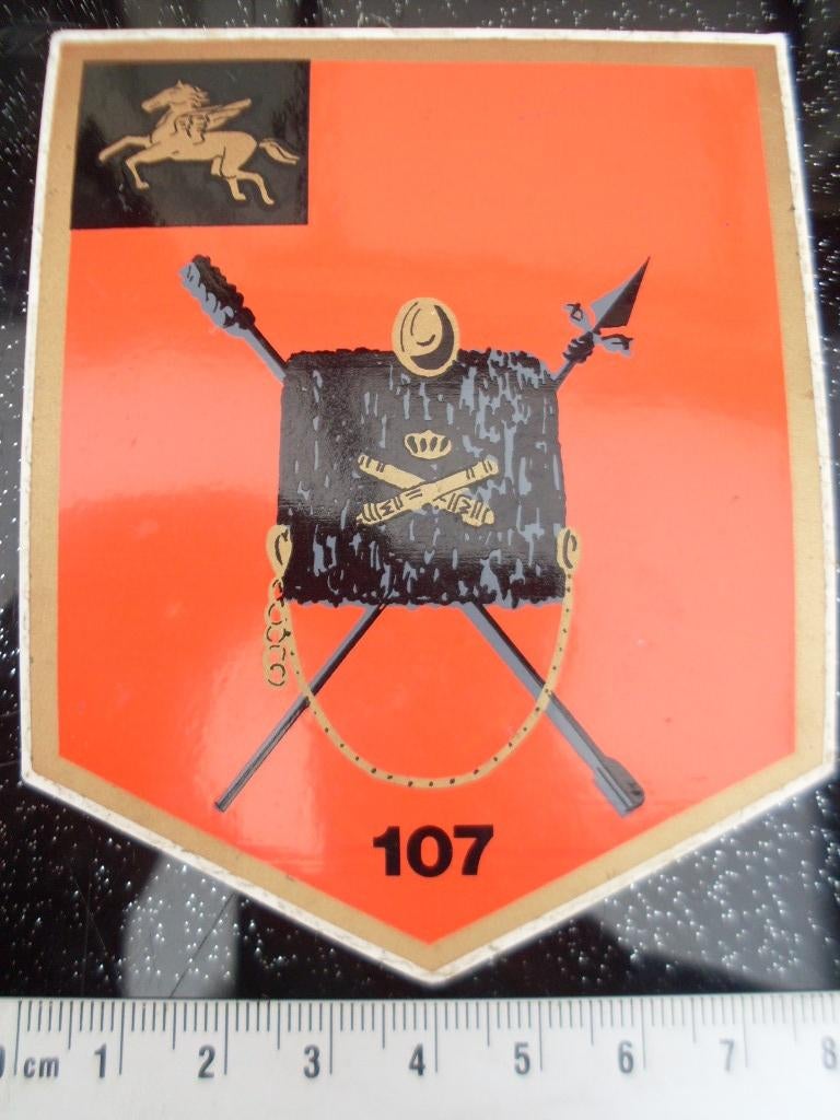 sticker 107 logo Afdeling Veldartillerie (107 AFDVA), Verzenden, Zo goed als nieuw, Bedrijf of Vereniging