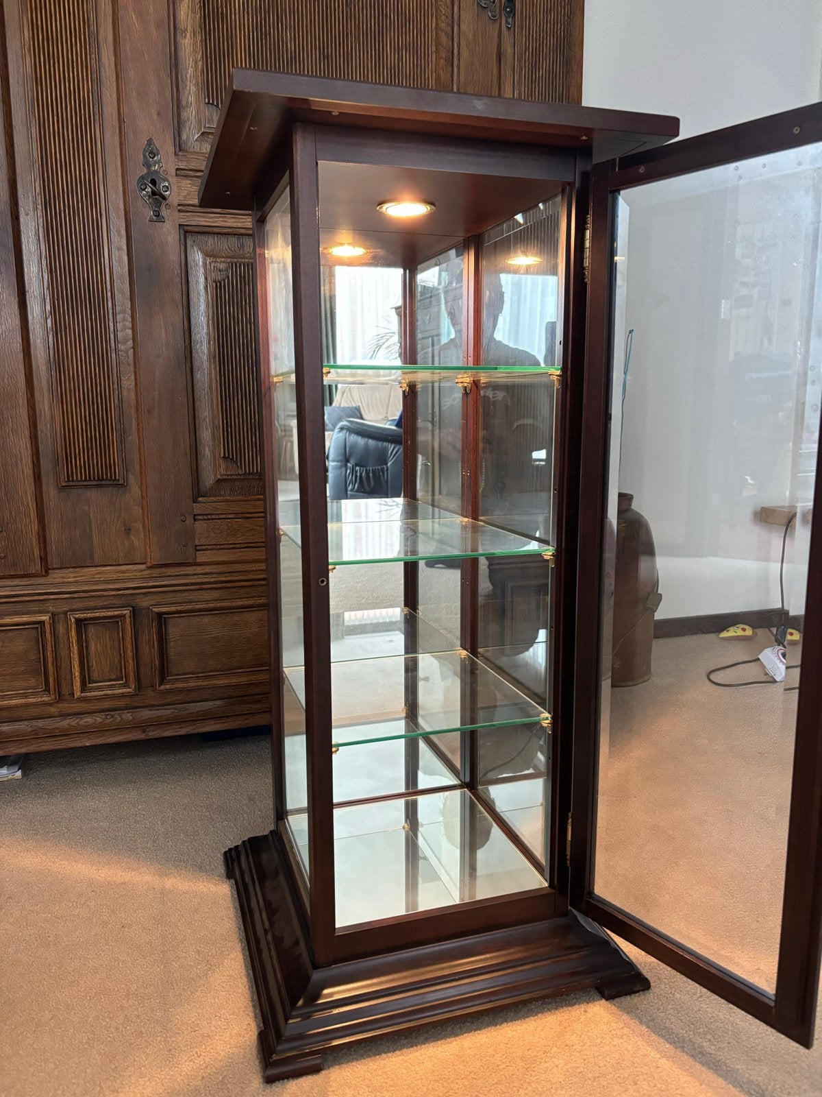 Vitrinekast mahonie kleur met 3 glazen platen, Ophalen, Met plank(en), Minder dan 50 cm, Gebruikt
