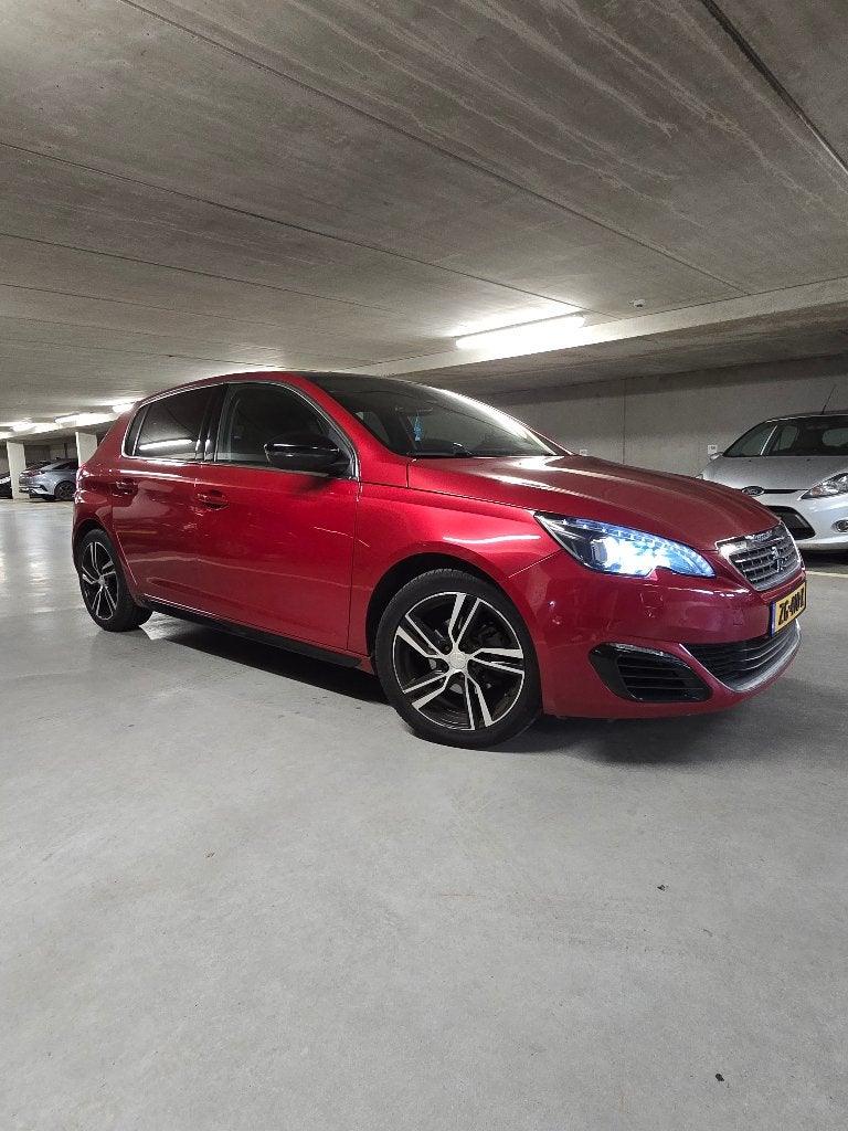 Foto 3 van Peugeot 308 1.2E-THP 96/130 5-D 2015 Rood