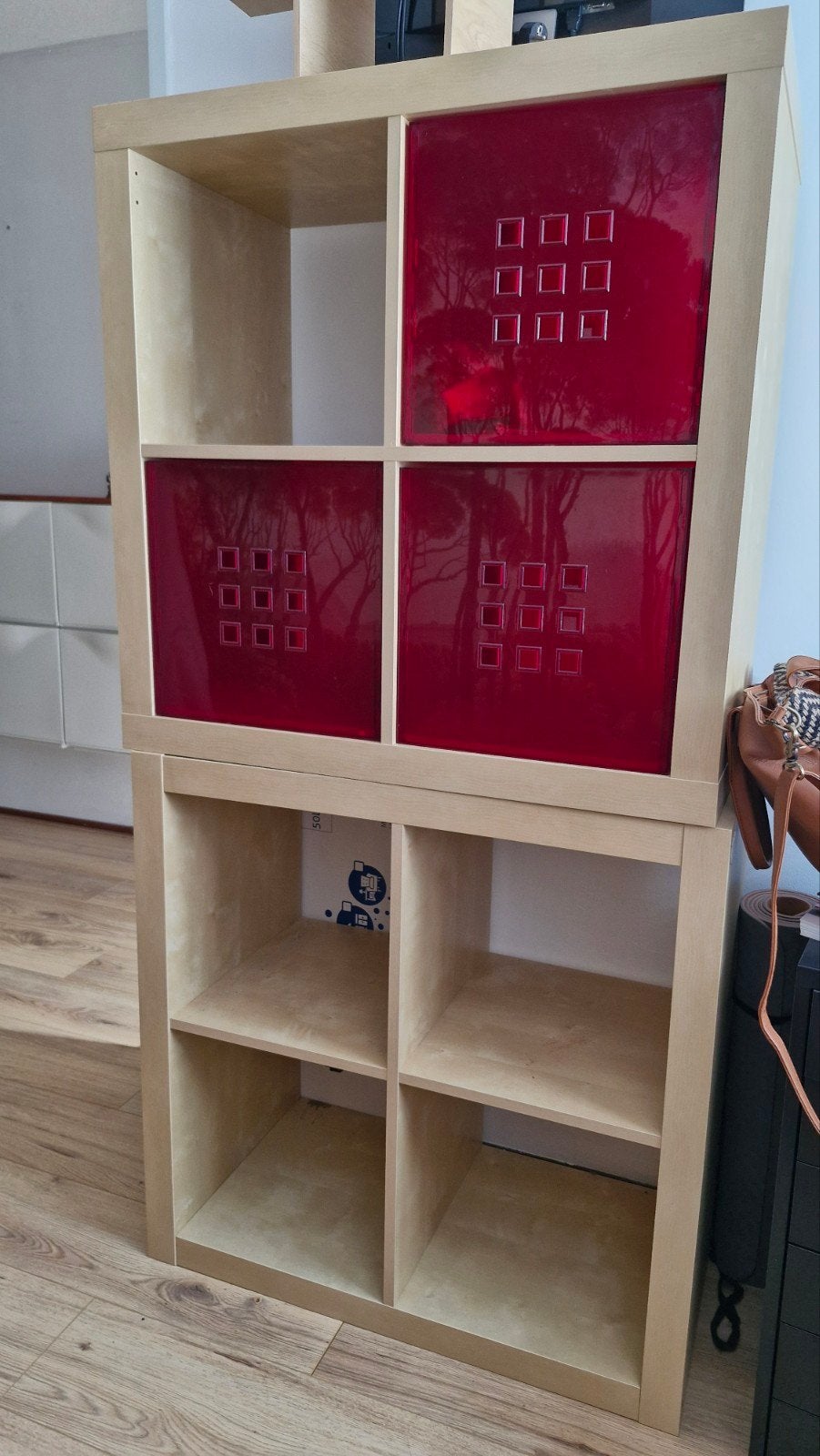 Twee IKEA Kallax kasten met gratis rode bakken, Huis en Inrichting, Kasten | Overige, Gebruikt, Ophalen