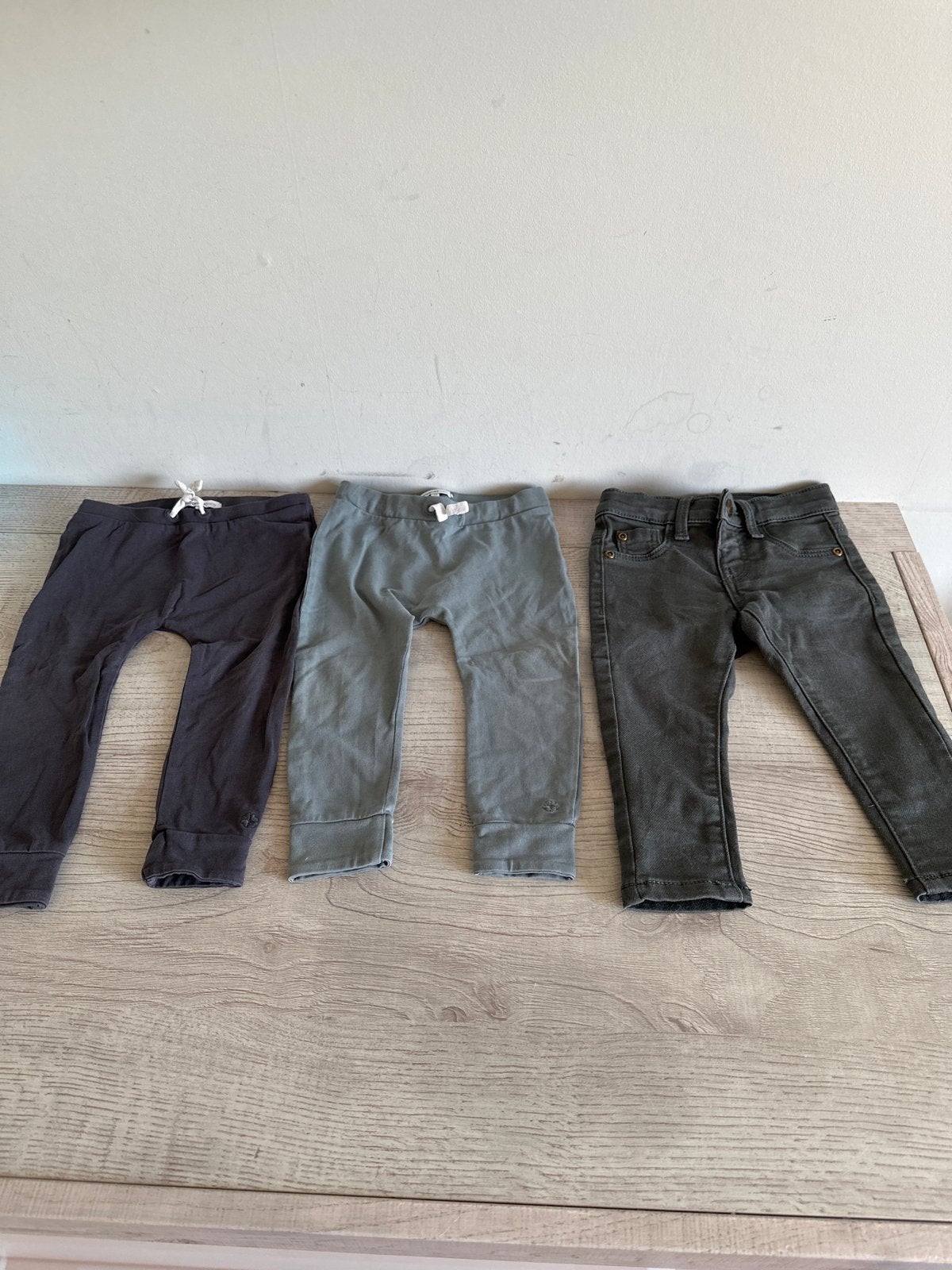 3 broeken maat 74: 2x Noppies joggingbroek, 1x Hema spijkerb, Kinderen en Baby's, Babykleding | Maat 74, Ophalen of Verzenden