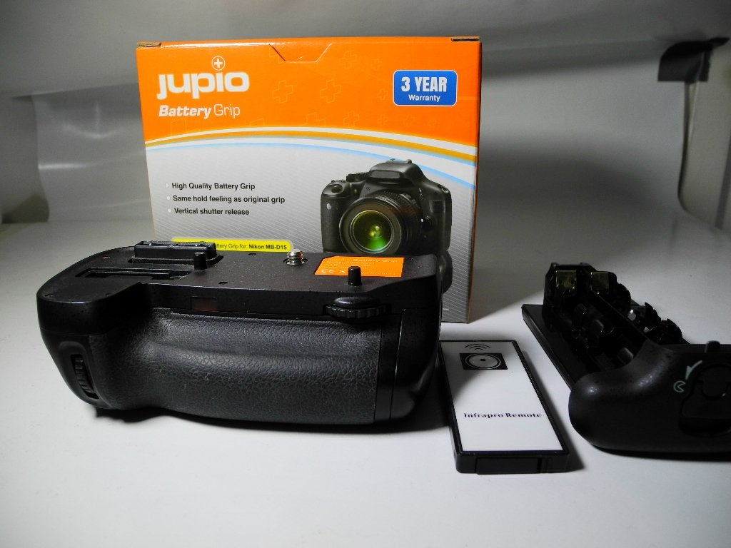 Jupio grip, MB-D15 voor Nikon D7100, Gebruikt, Jupio, Ophalen of Verzenden, Geschikt voor twee batterijen