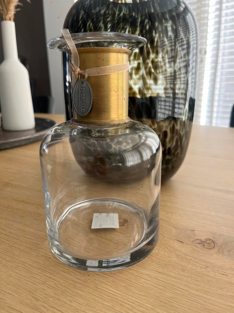 Riverdale Vaas - 20 cm hoog - Glas met gouden accent, Huis en Inrichting, Woonaccessoires | Vazen, Overige kleuren, Ophalen of Verzenden