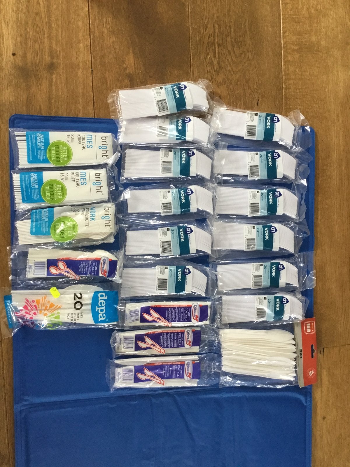 Grote partij nieuw plastic bestek (messen, vorken, lepels), Kunststof, Los bestek, Nieuw, Ophalen of Verzenden