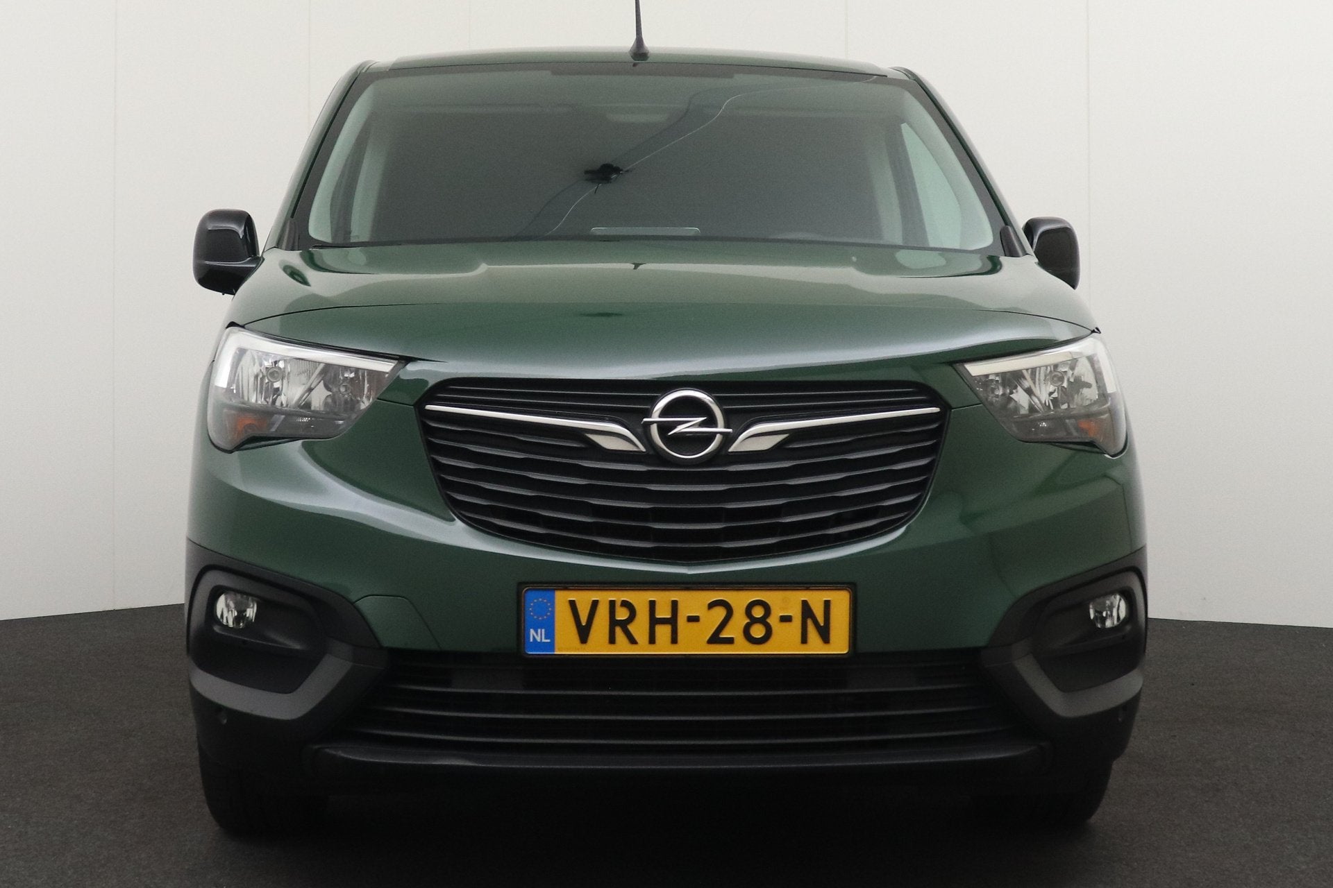 Opel Combo 1.2 111 PK Turbo L2 Edition Plus Camera Dodehoek, Auto's, Bestelauto's, Voorwielaandrijving, Gebruikt, 1199 cc, Bedrijf