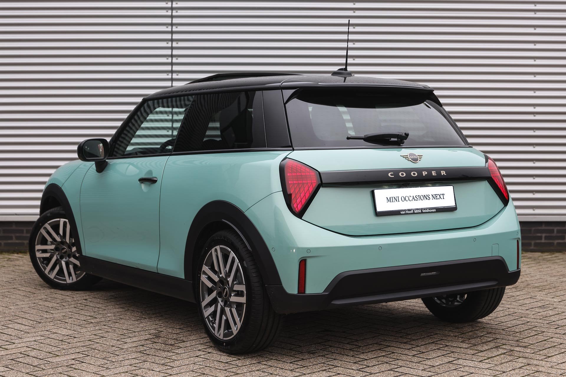 MINI Hatchback Cooper C Automaat / Classic / Pakket M / 17 i, Auto's, Stof, 156 pk, Met garantie (alle), 4 stoelen