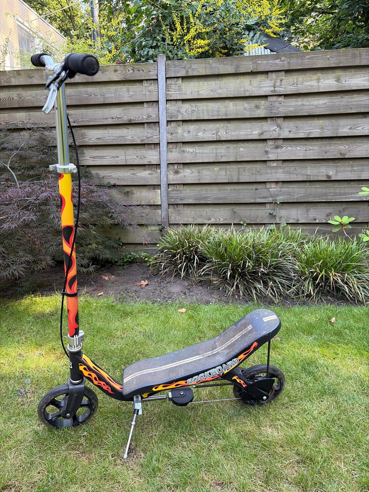 Rockboard Step Space Scooter Zwart met vlammen, Fietsen en Brommers, Ophalen, Gebruikt, Gewone step