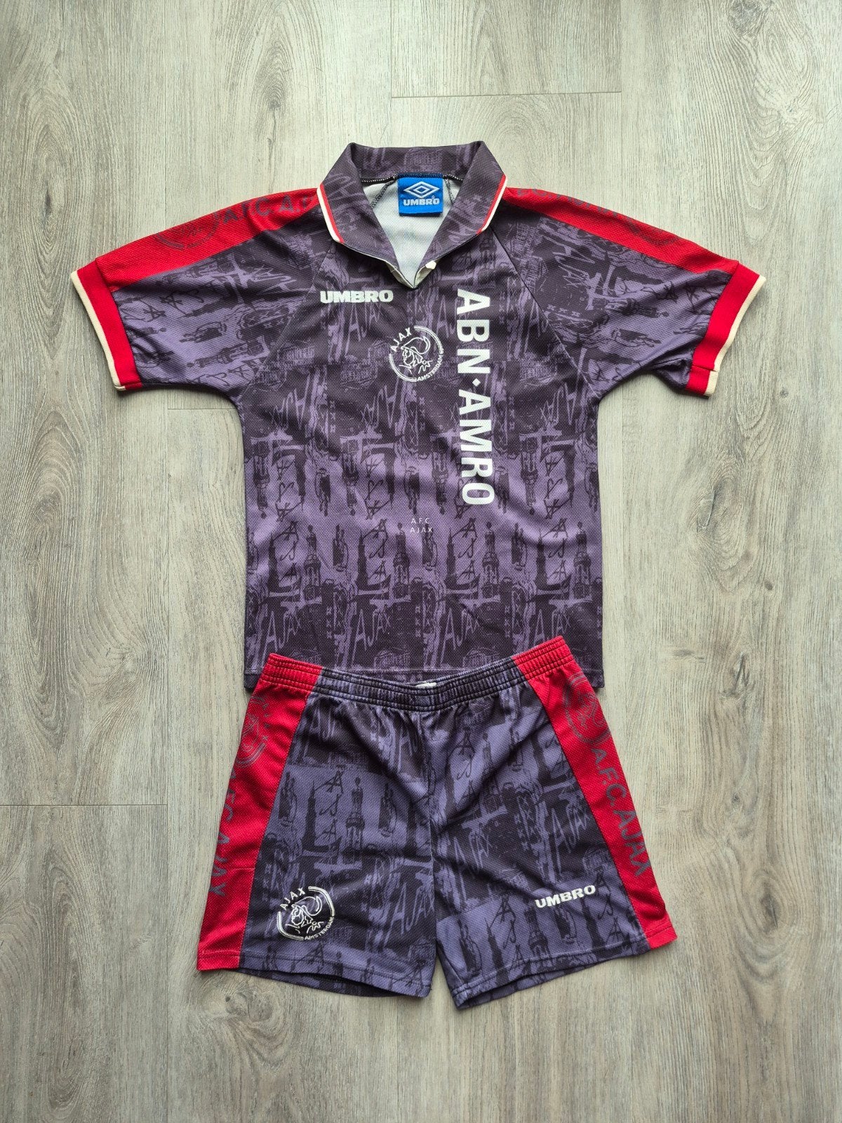 Origineel Ajax tenue 1995/1996 maat 164, Verzamelen, Sportartikelen en Voetbal, Ophalen of Verzenden, Gebruikt, Ajax, Shirt