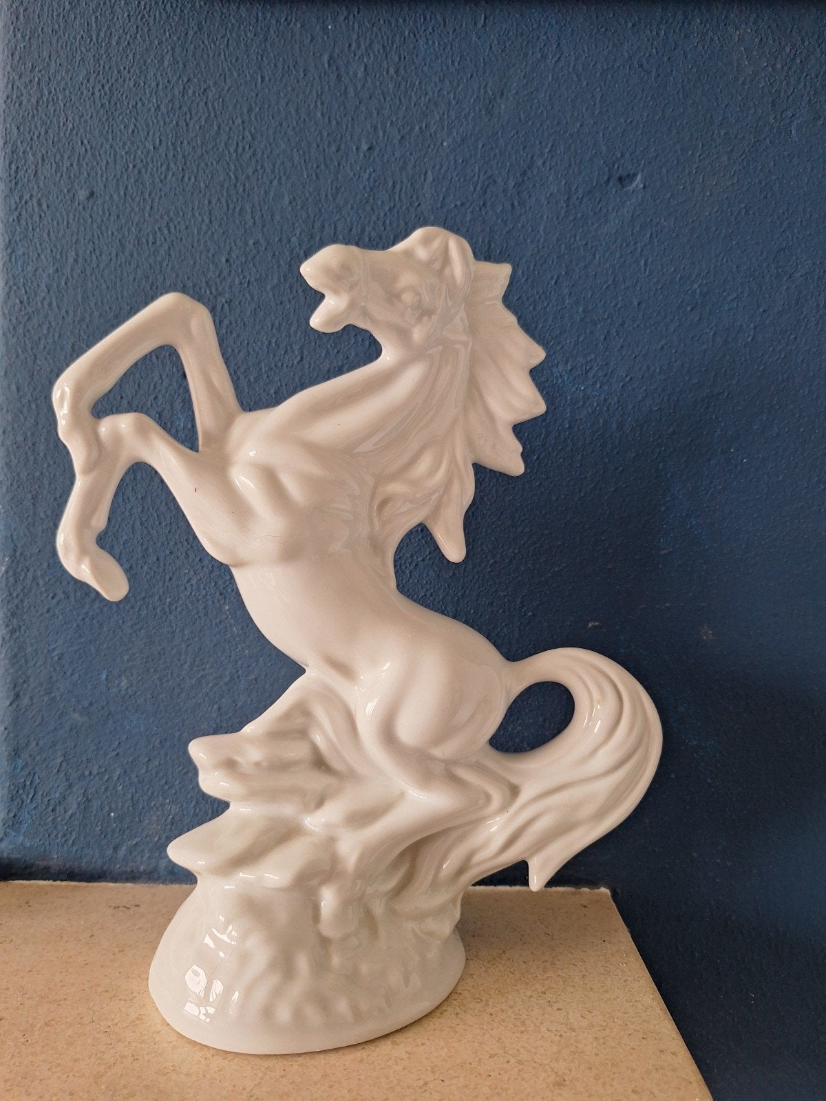 Porseleinen paard - decoratief beeld, Antiek en Kunst, Ophalen of Verzenden
