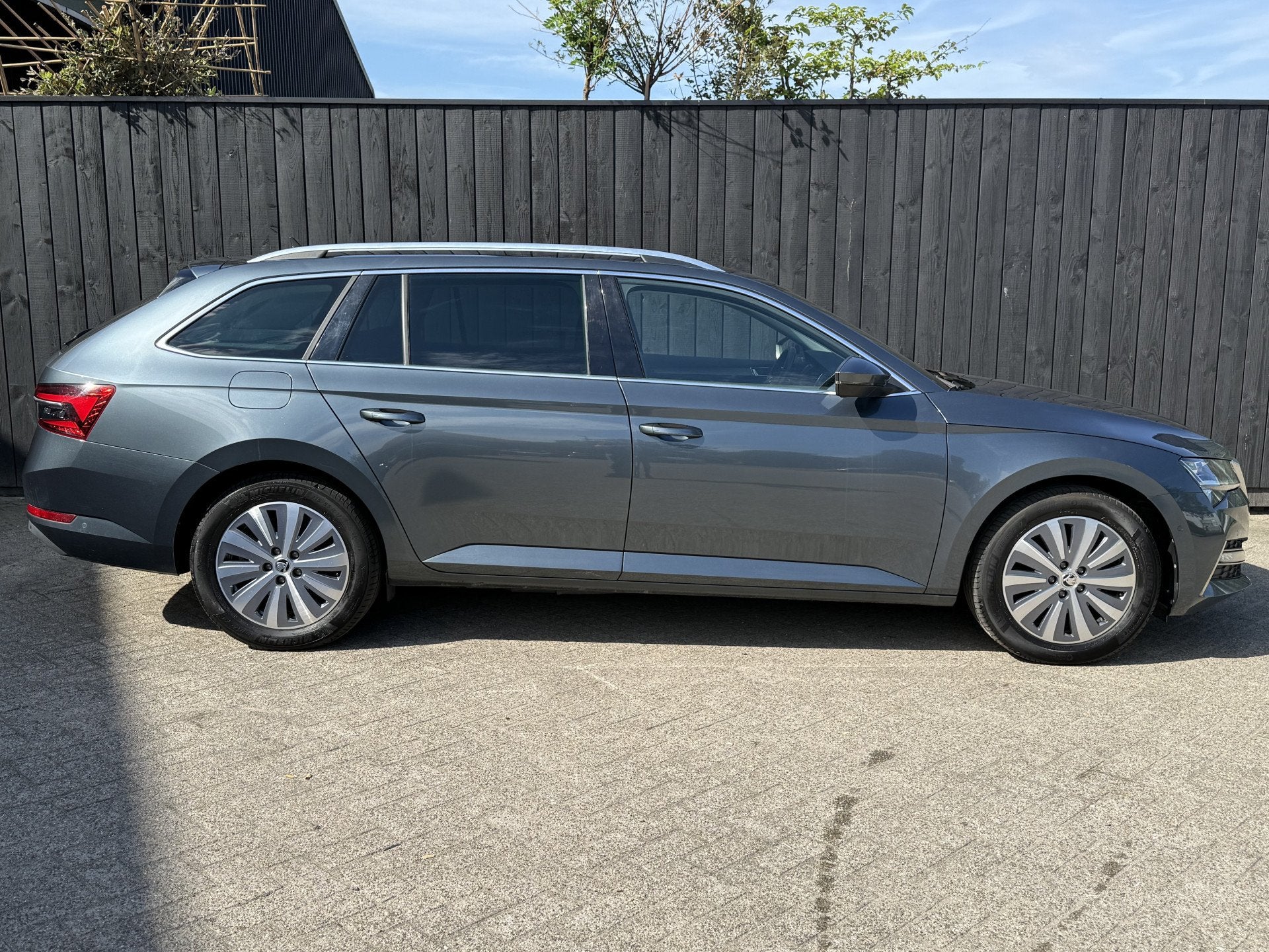 Skoda Superb Combi 1.4 TSI iV Business Edition Plus, Auto's, 12 maanden, Stof, Gebruikt, Zwart