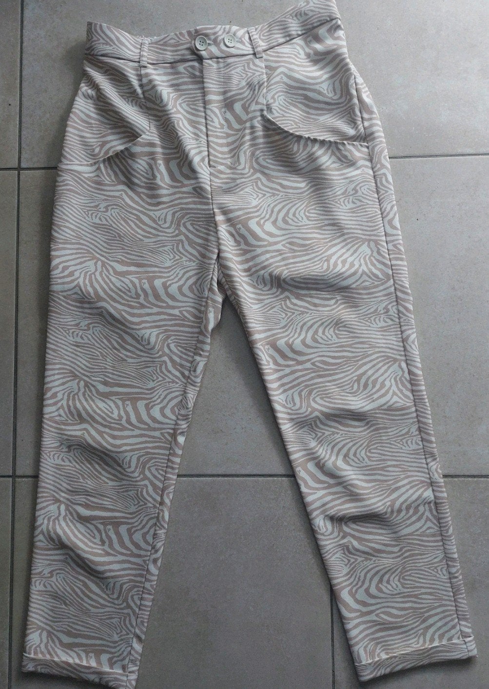 Jane Lushka Zebra Print Broek draagmaat 40, Maat 38/40 (M), Beige, Ophalen of Verzenden, Zo goed als nieuw