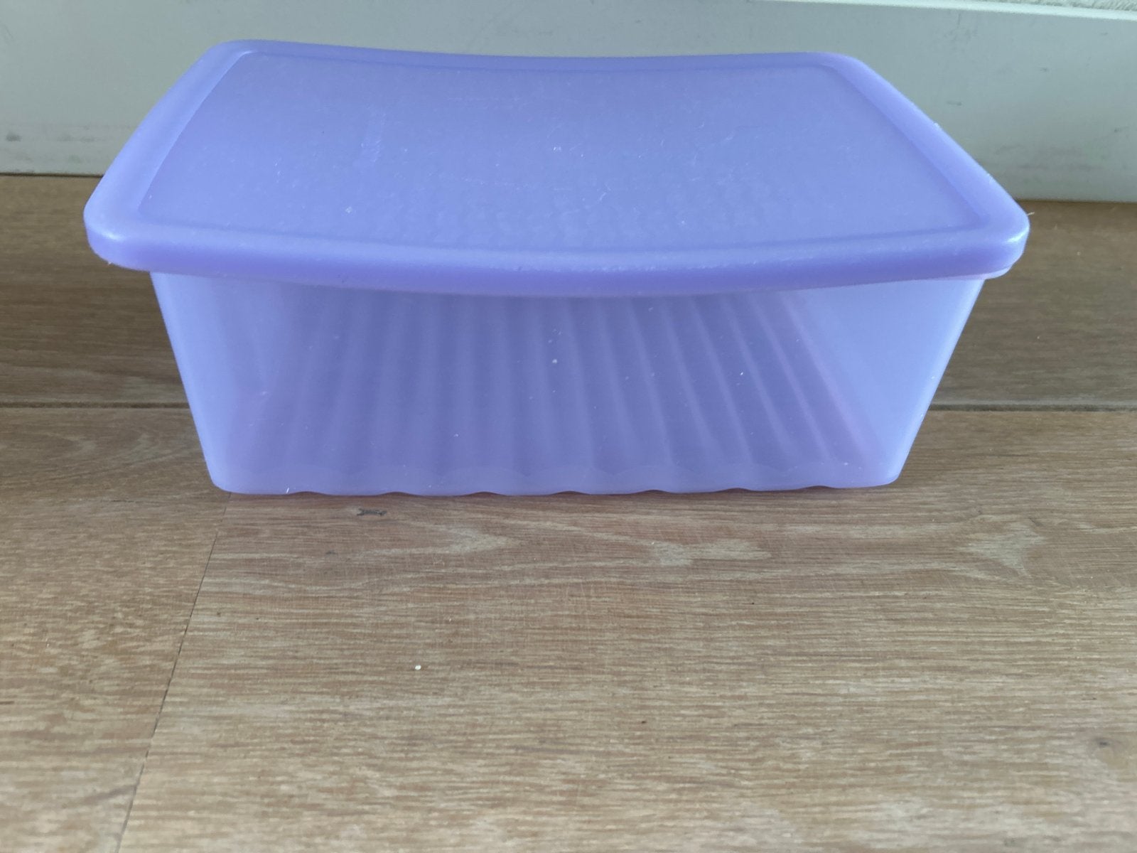 Tupperware bewaardoos lila met rooster, Gebruikt, Bewaardoos, Paars, Luchtdicht
