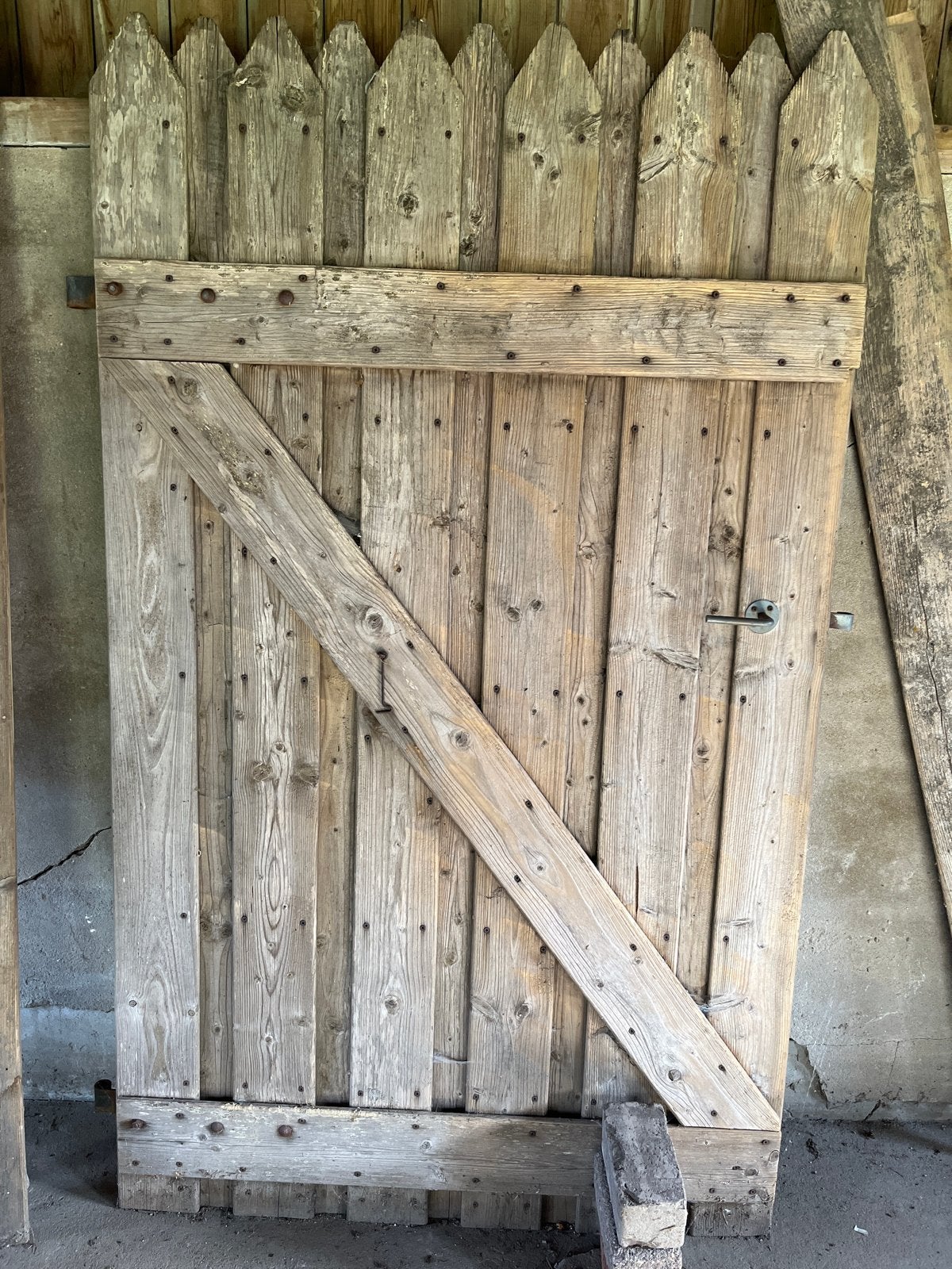 Robuuste houten poortdeur - Rustieke stijl, Ophalen, Gebruikt, Minder dan 80 cm, Buitendeur