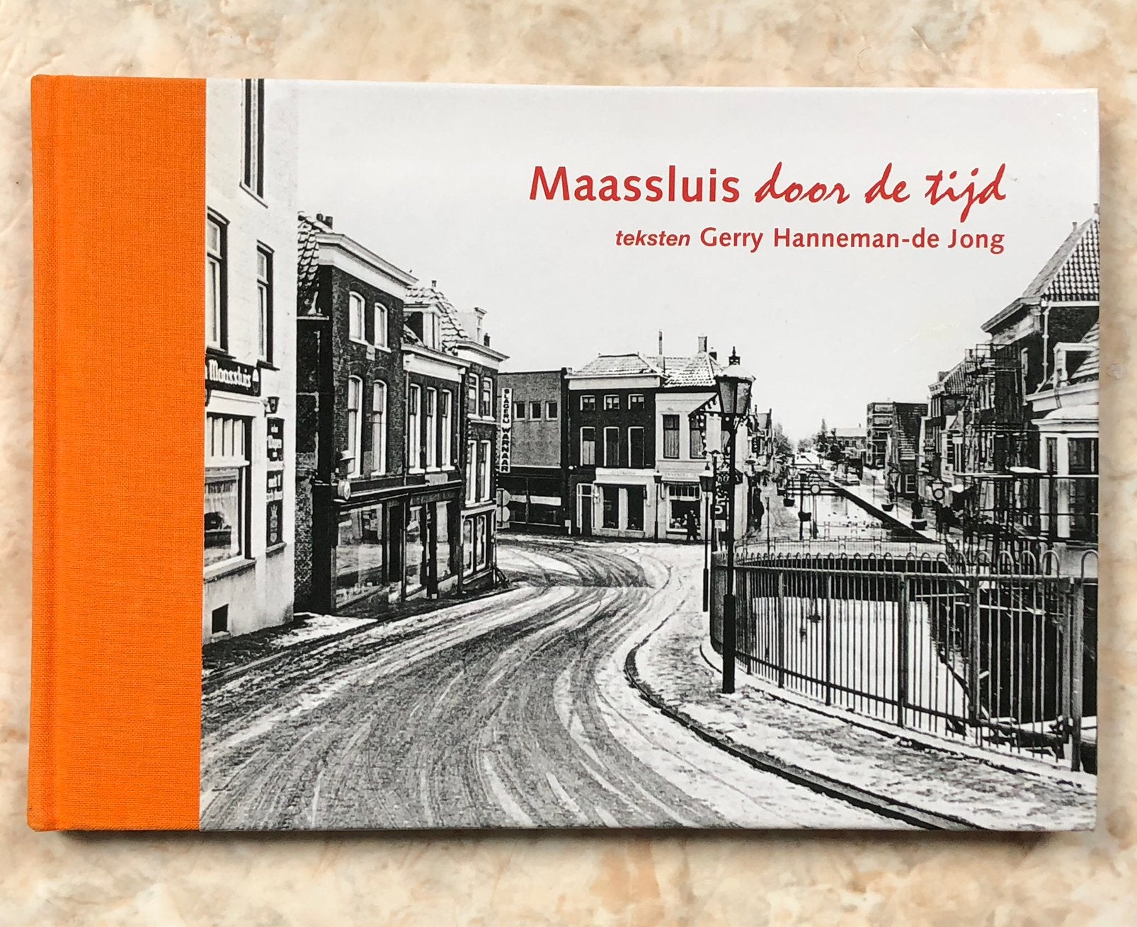 Maassluis door de tijd, Ophalen of Verzenden, Zo goed als nieuw
