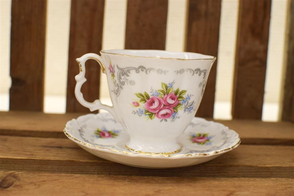 Royal Albert porseleinen kop en schotel 45261, Huis en Inrichting, Keuken | Servies, Gebruikt, Ophalen of Verzenden, Bord(en)