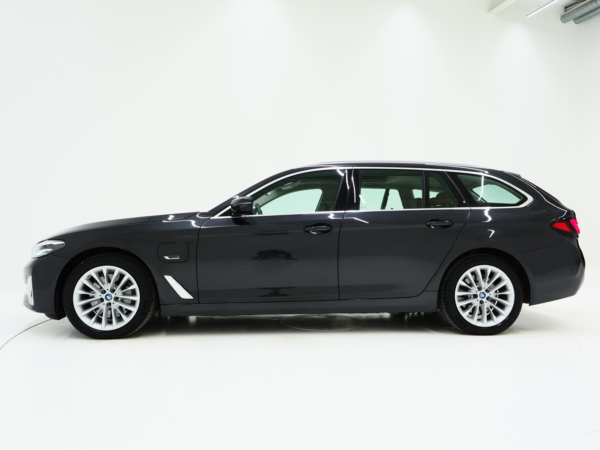 BMW 5 Serie Touring 530e xDrive | Panoramadak | Leder | Sfee, Automaat, 1998 cc, 1935 kg, Gebruikt