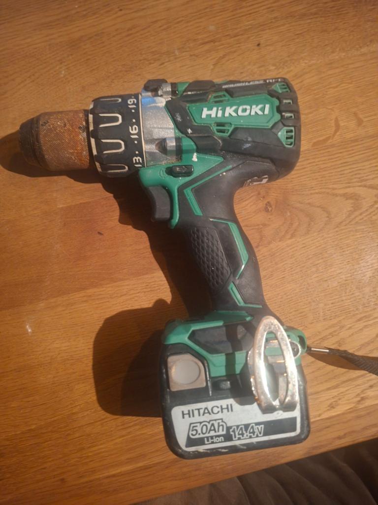 Hikoki (Hitachi) Accuboormachine 14.4V met 2 accu's en lader, Gebruikt, Variabele snelheid, Ophalen of Verzenden, Boor- en Schroefmachine