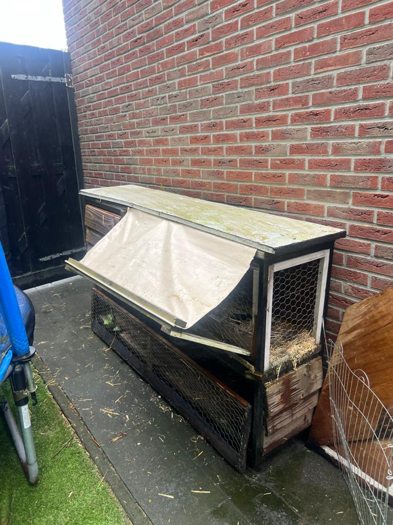 Gratis Groot konijnenhok staal en hout, Dieren en Toebehoren, Knaagdieren en Konijnen | Hokken en Kooien, Ophalen, 90 cm of meer