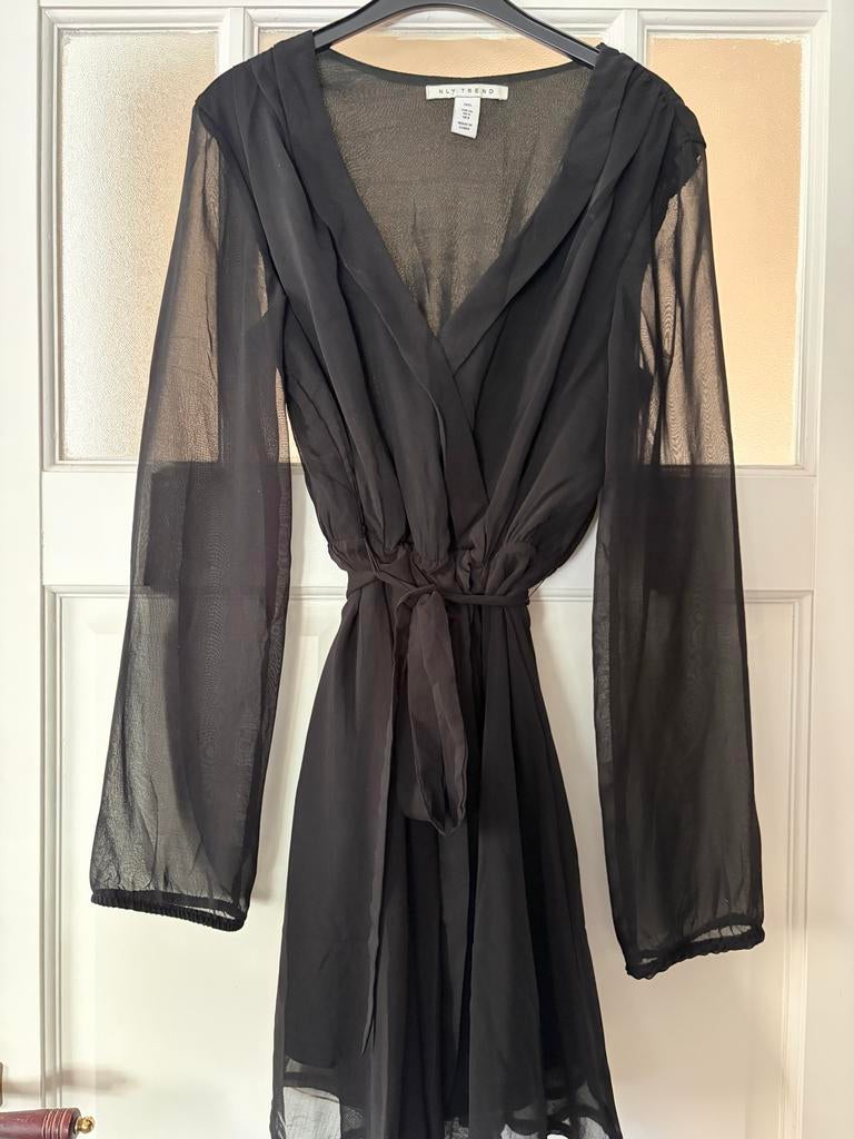Zwarte doorschijnende jurk met lange mouwen - Nelly Trend, Kleding | Dames, Maat 38/40 (M), Zwart, Ophalen of Verzenden, Zo goed als nieuw
