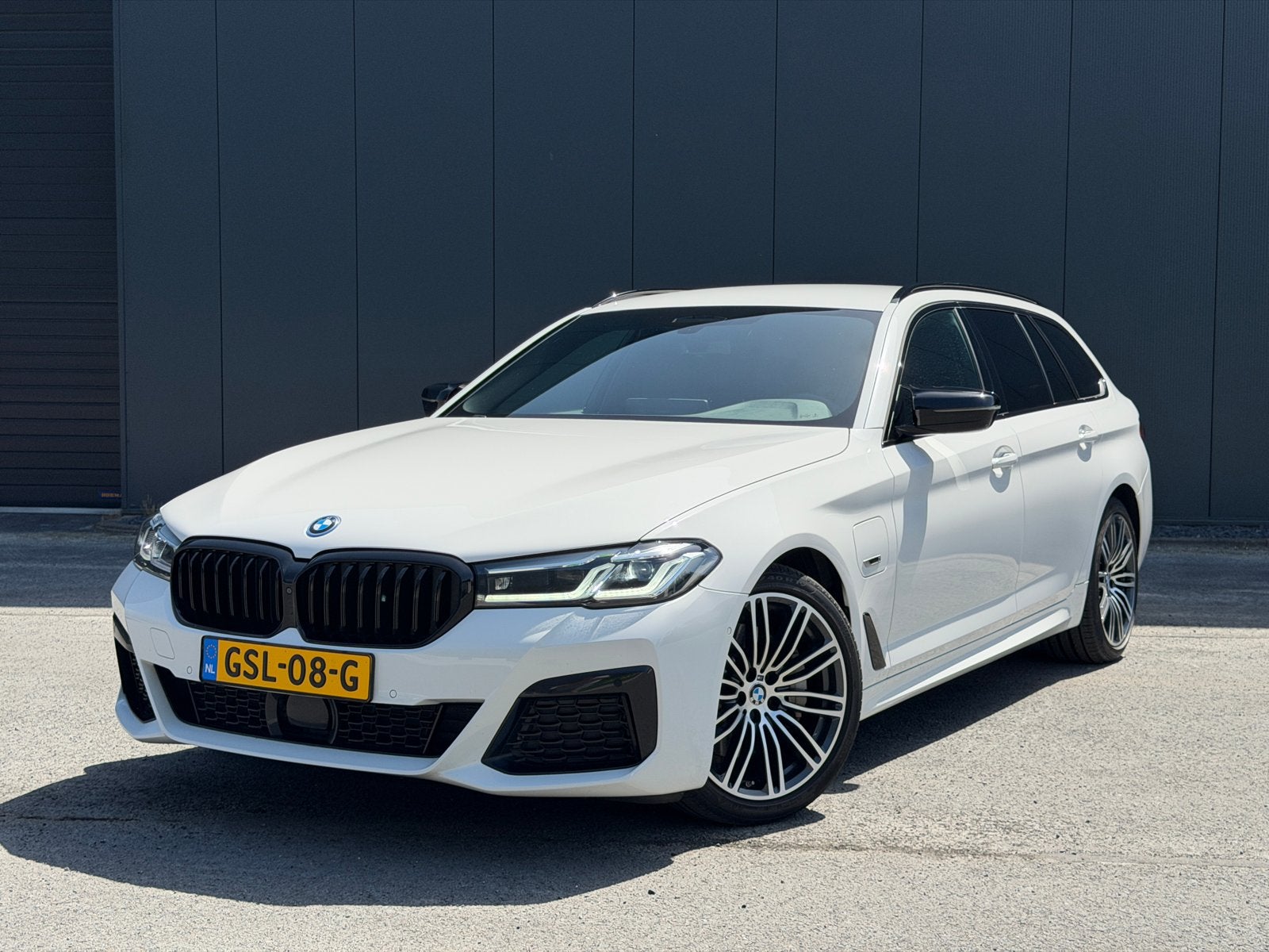 BMW 5-Serie 530e 292pk Aut 2022 Wit 360 | HK, Auto's, 1998 cc, Achterwielaandrijving, 4 cilinders, Wit