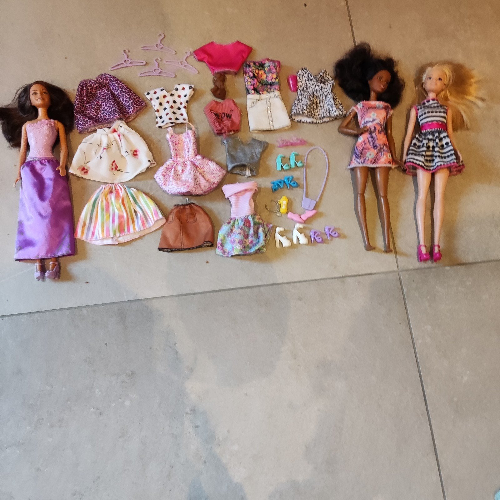 Barbie poppen en accessoires - Grote set, Kinderen en Baby's, Ophalen of Verzenden, Gebruikt, Barbie