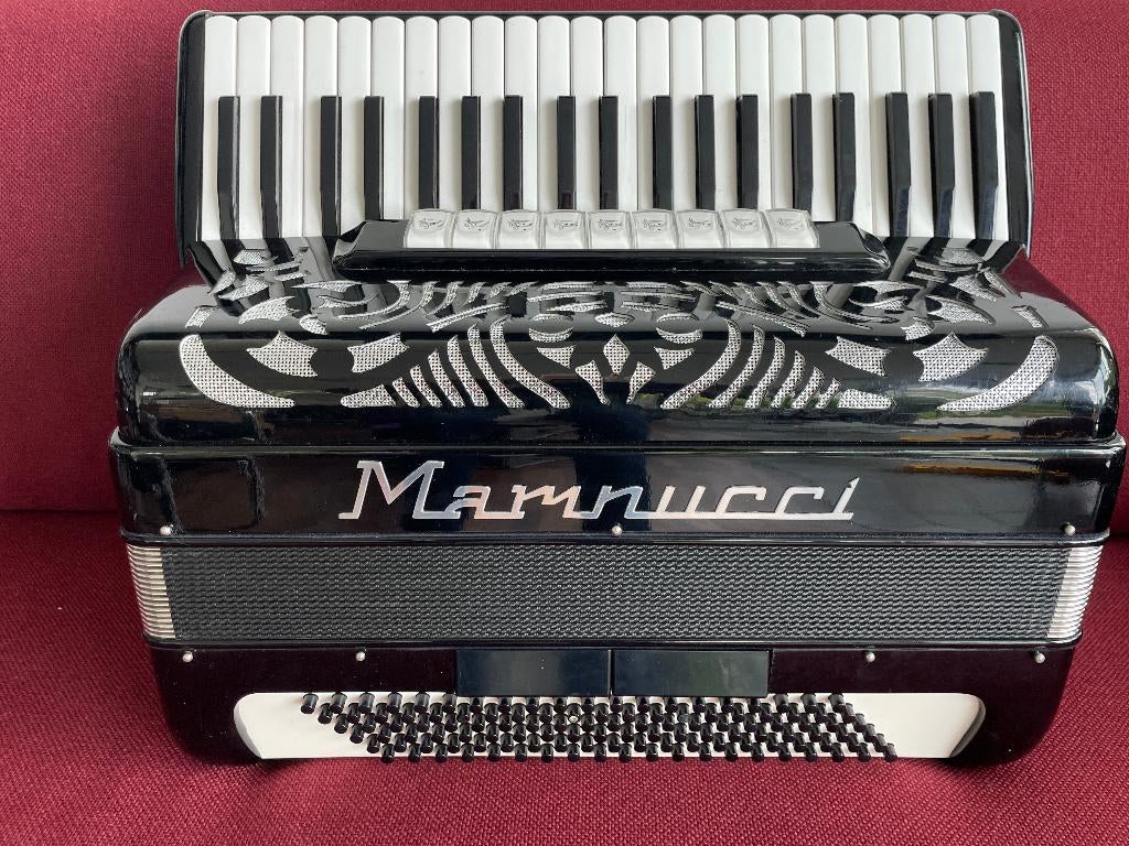 Mooie italiaanse Marinucci accordeon . 4 korig .Musette., Gebruikt, Met koffer, Toetsaccordeon, Ophalen of Verzenden